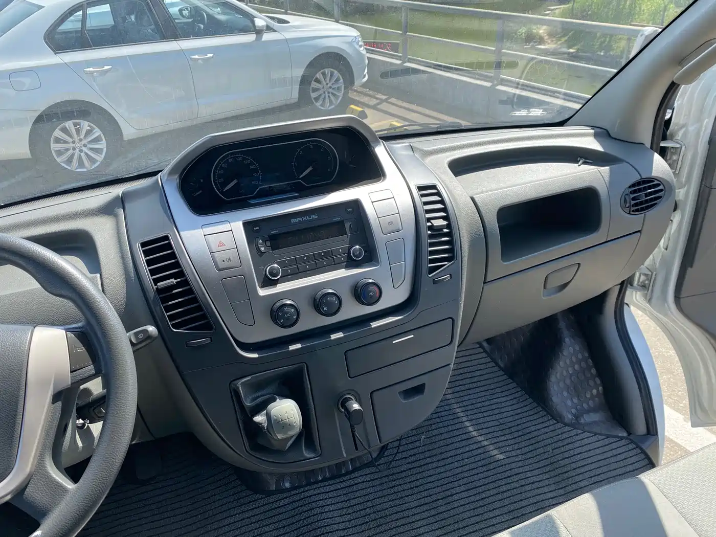 SAIC Maxus Xintu V80 2017 2.5T 6-speed manual Aoyun Tong China V short wheelbase medium roof 5/6/10 seats фото 10
