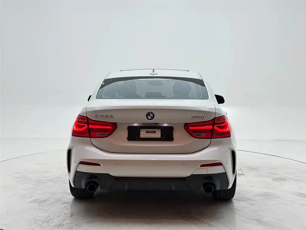 BMW 1 Series 2021 120i M Sport Shadow Edition фото 5