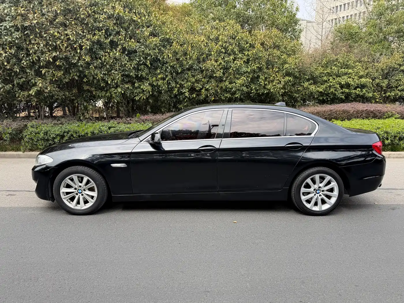 BMW 5 Series 2013 525Li Leadership фото 4