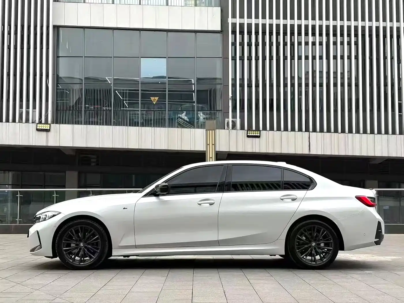 BMW 3 Series 2024 325Li M Sport Shadowline Package фото 7