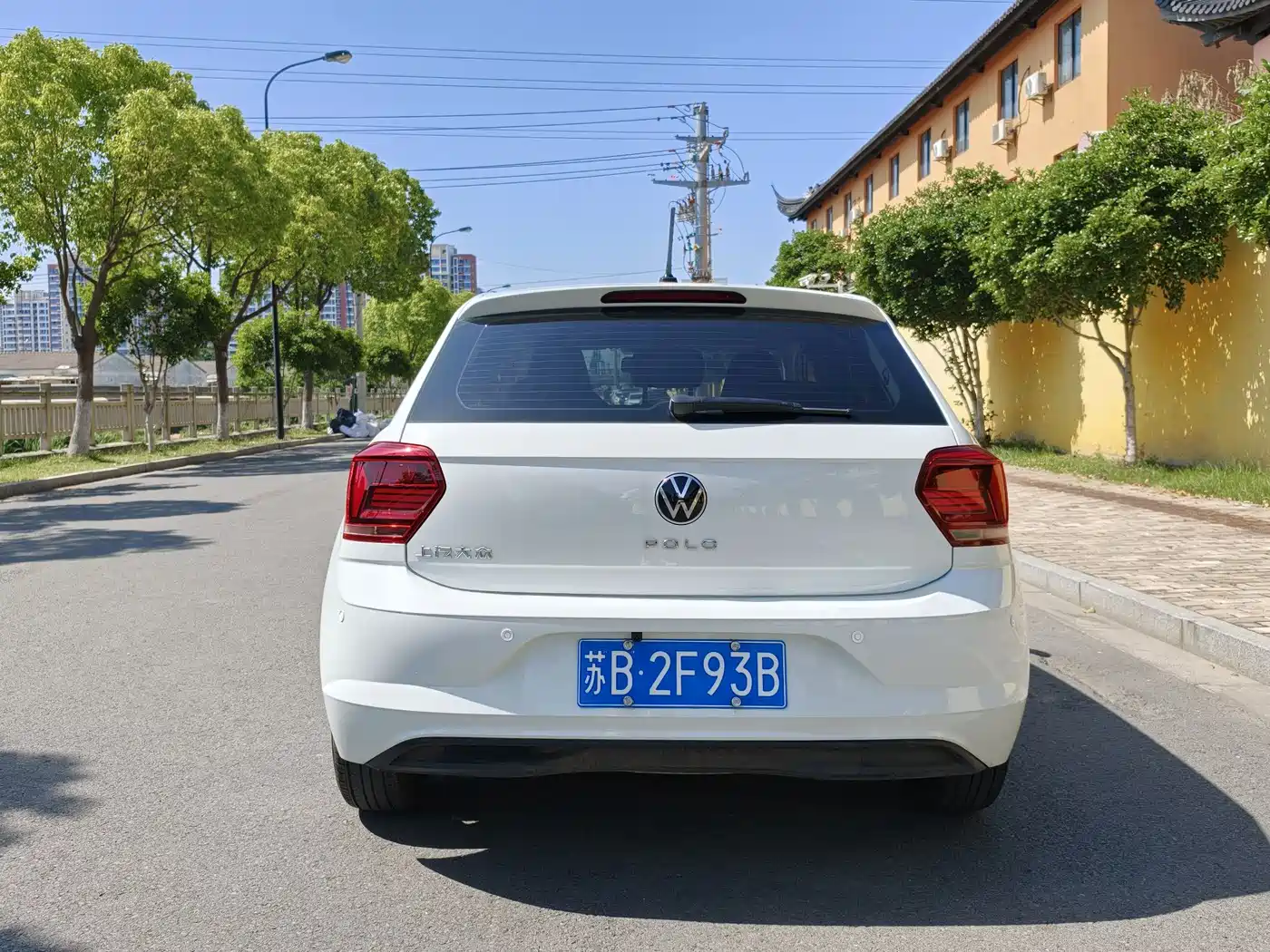 VOLKSWAGEN POLO
