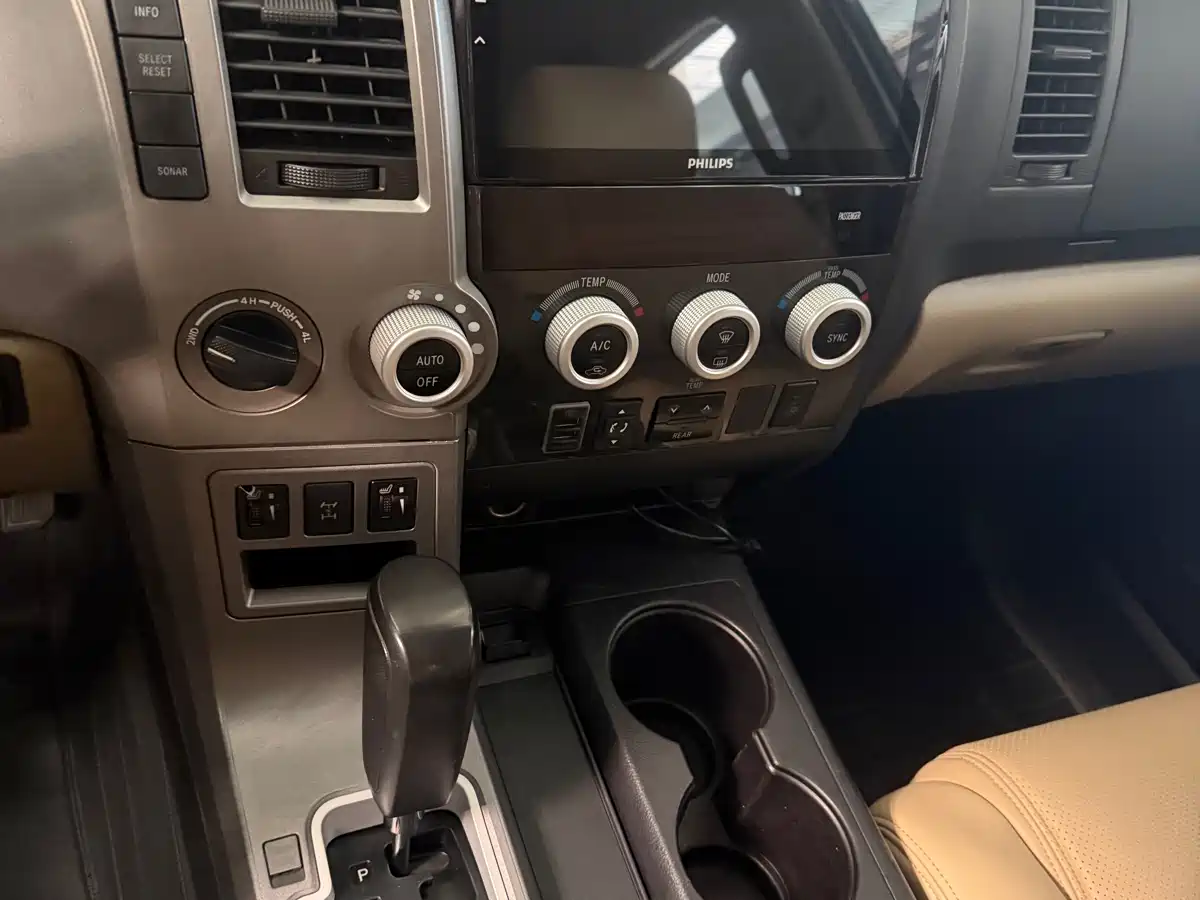 Toyota Sequoia 2015 2010 5.7 Platinum Edition