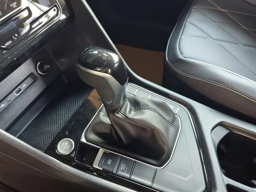 Volkswagen Tiguan L 2026 2025 Model 300TSI Auto 2WD Dragon Edition