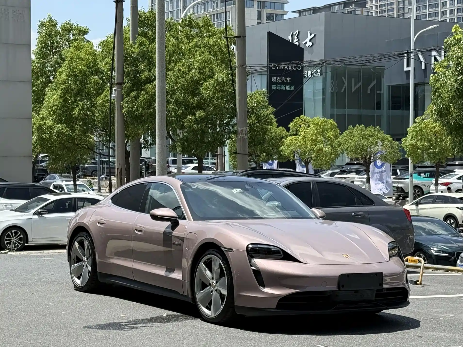 Фото 3 - Porsche Taycan