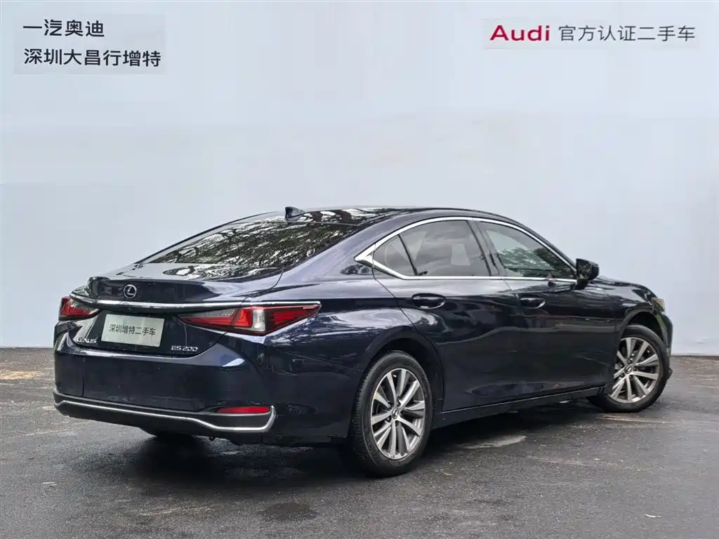 Photo 3 - Lexus ES