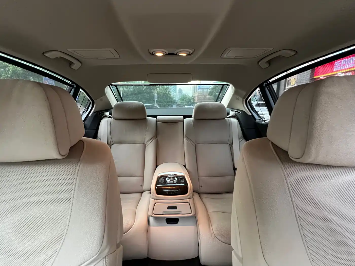 BMW 7 Series 2010 4.4T Hybrid фото 23