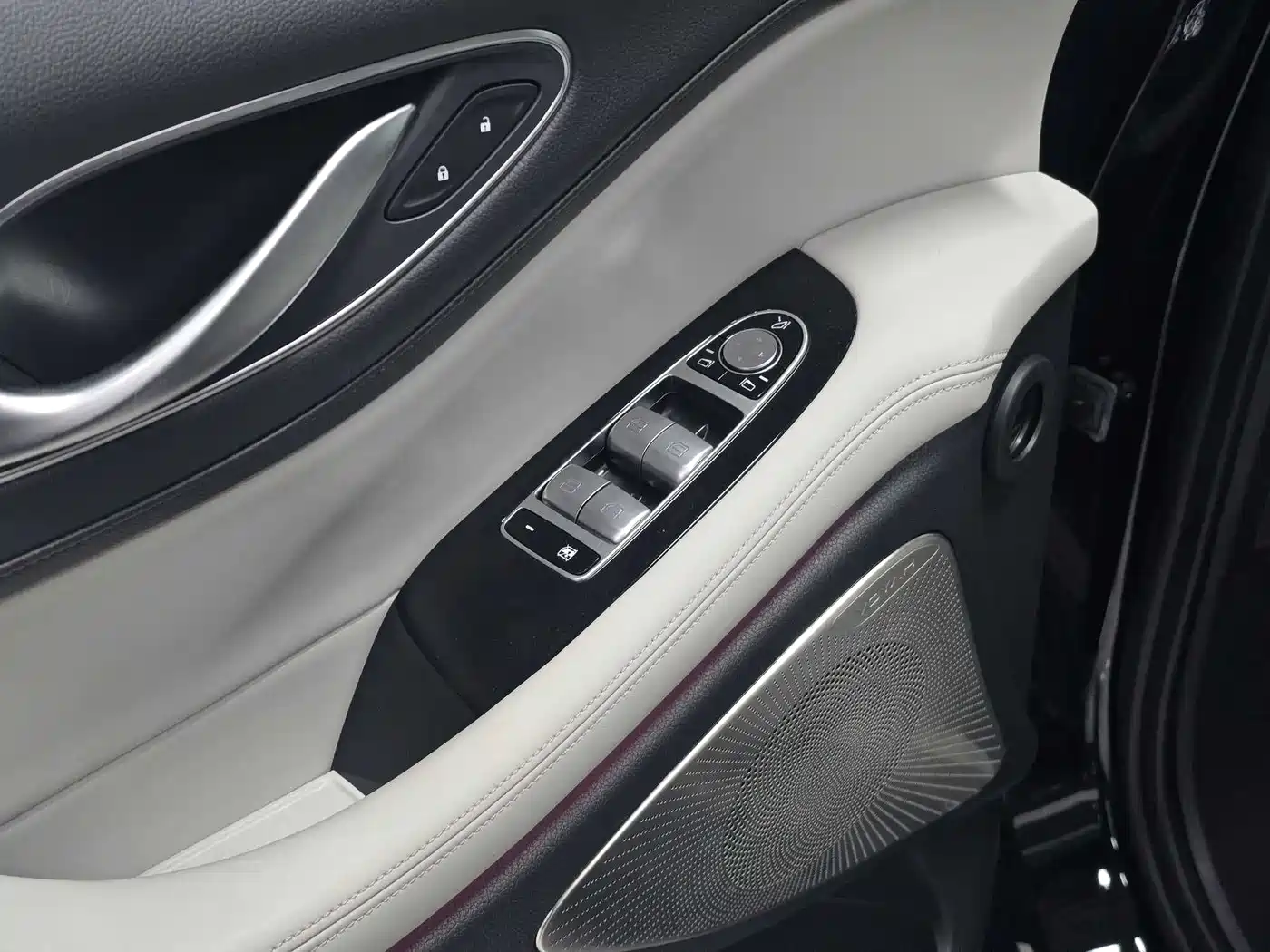 Voyah Auto Voyah Dreamer 2025 PHEV AWD Flagship Kunpeng Edition фото 11