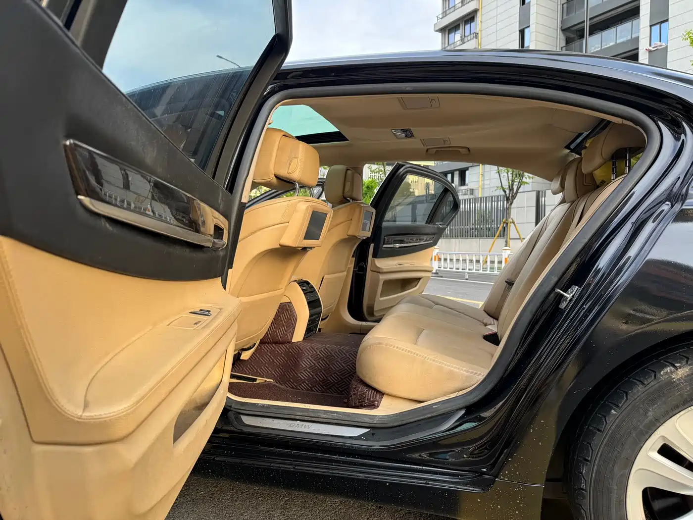 BMW 7 Series 2011 730Li Elegance фото 11