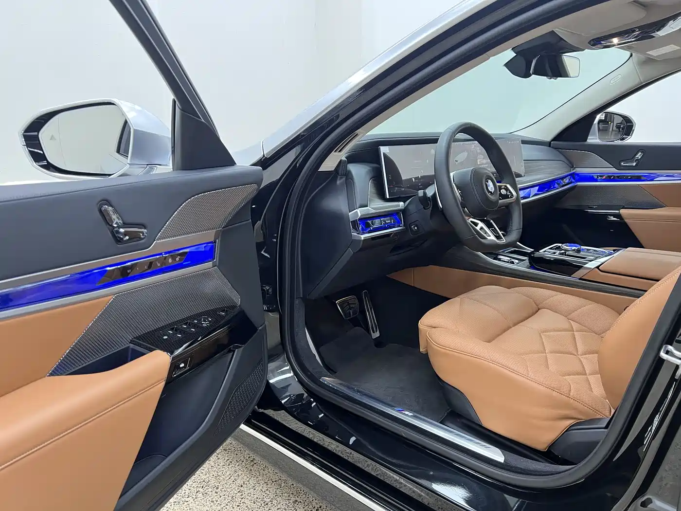 BMW 7 Series 2023 Model 740Li Leading M Sport Package фото 13