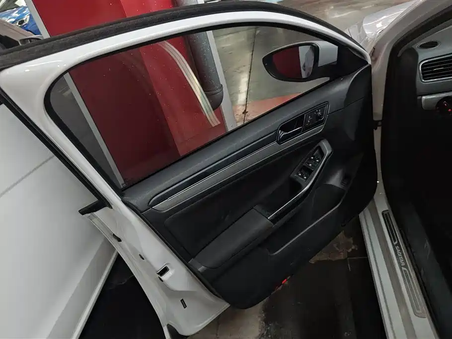 Volkswagen Sagitar 2018 1.6L Manual Fashion фото 7