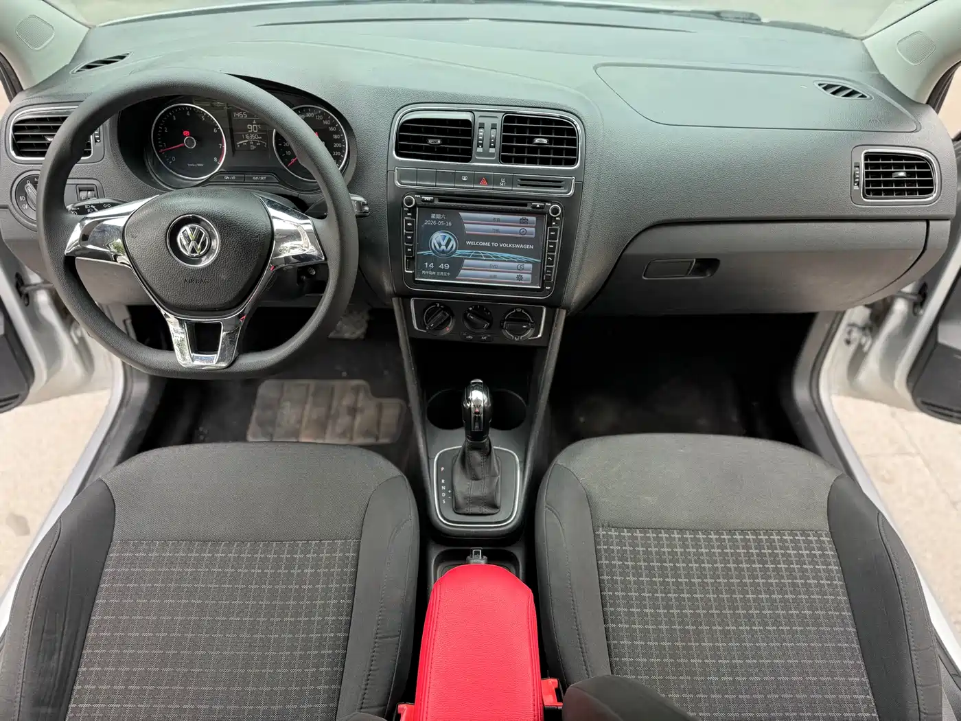 Volkswagen Polo 2014 1.6L Automatic Comfort Edition фото 5