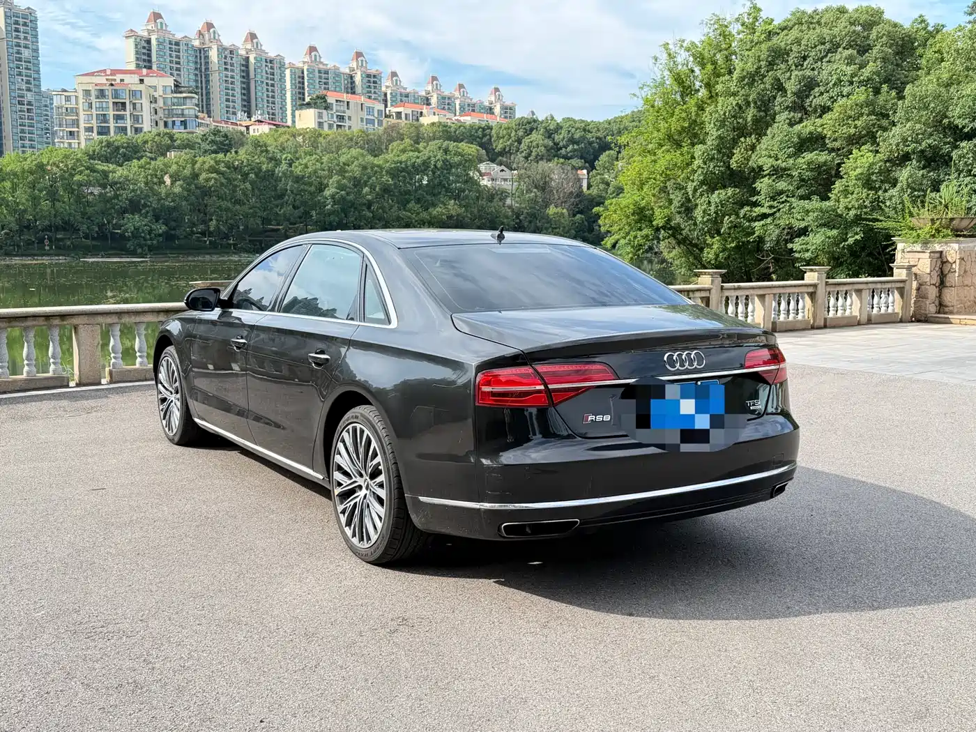 Фото 6 - Audi A8