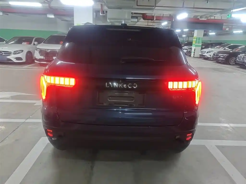 Lynk & Co 01 2017 2.0T 2WD Pro Shine Edition фото 6