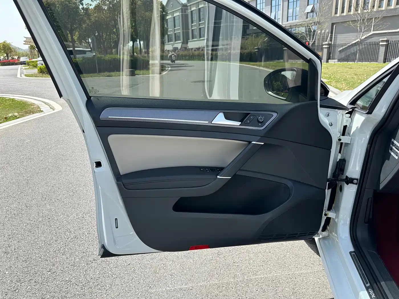 Volkswagen Golf 2017 230TSI Auto Luxury Millionth Anniversary Edition фото 5