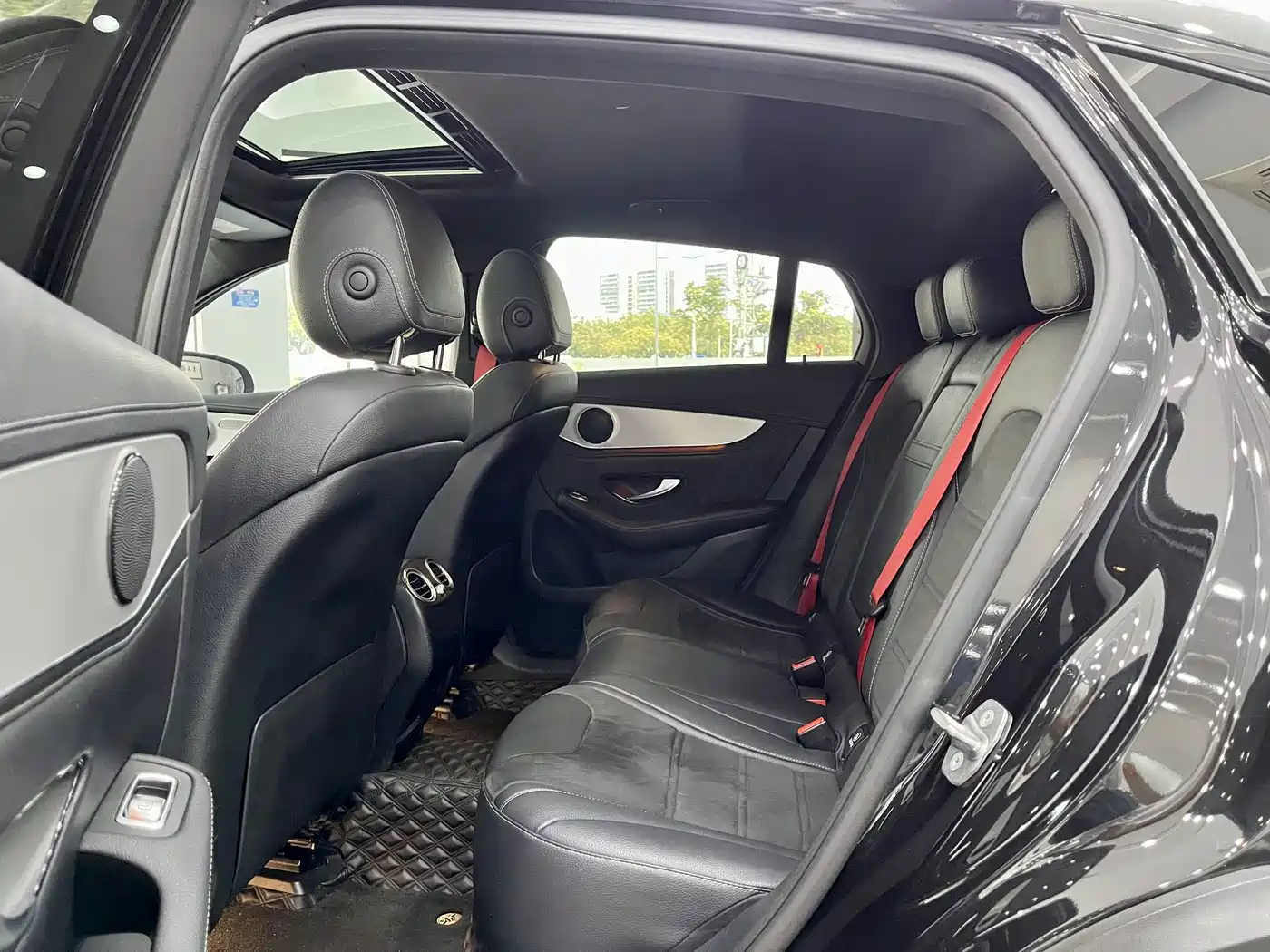 Mercedes-Benz GLC AMG 2018 AMG GLC 63 4MATIC+ фото 16