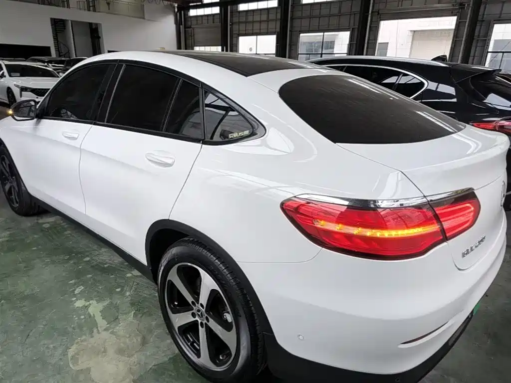 Mercedes-Benz GLC Coupe 2018 GLC 200 4MATIC Coupe SUV фото 5