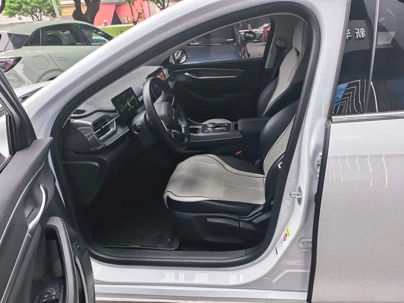 BYD Destroyer 05 2024 Glory Edition DM-i 120KM Luxury фото 3