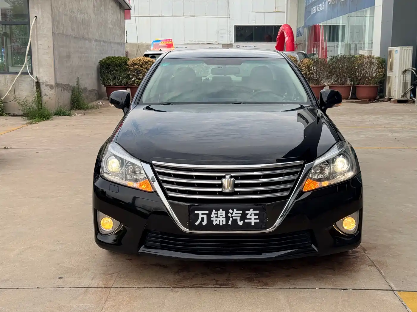Фото 2 - Toyota Crown