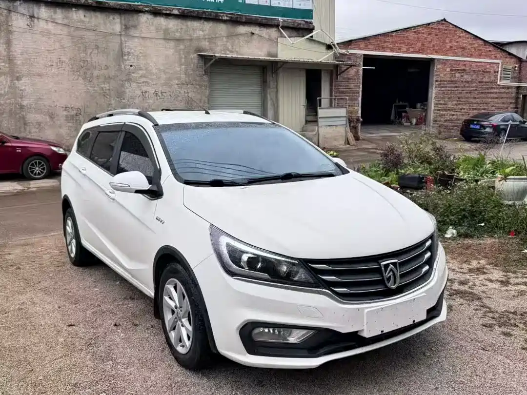 Baojun 310W 2018 2017 1.5L Manual Fashion Edition (China V)