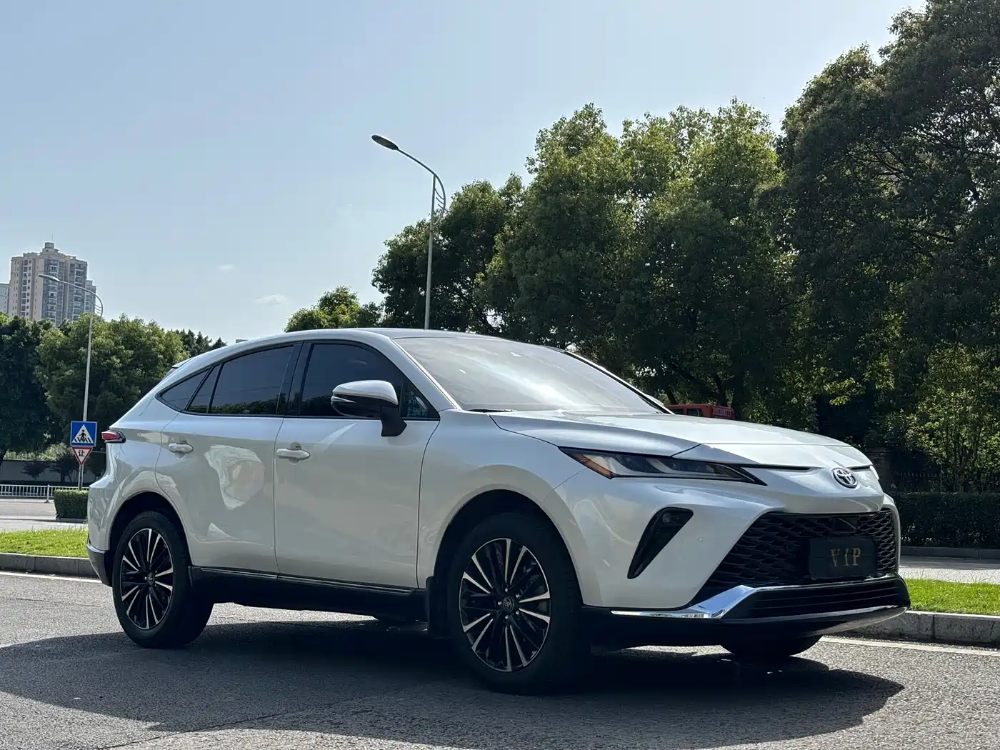Toyota Venza 2023 2.0L CVT FWD Premium фото 3