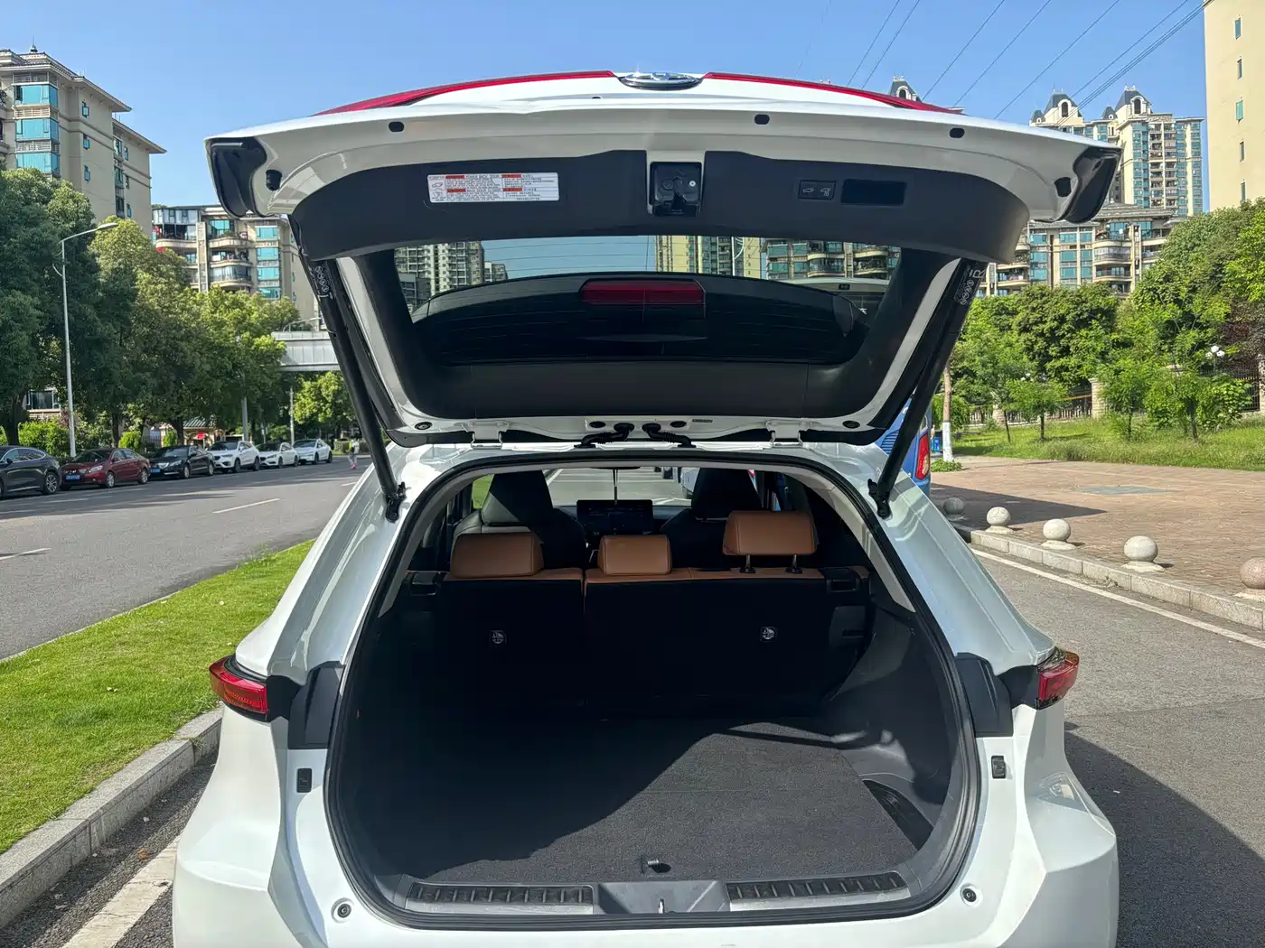 Toyota Venza 2023 2.0L CVT FWD Premium фото 14