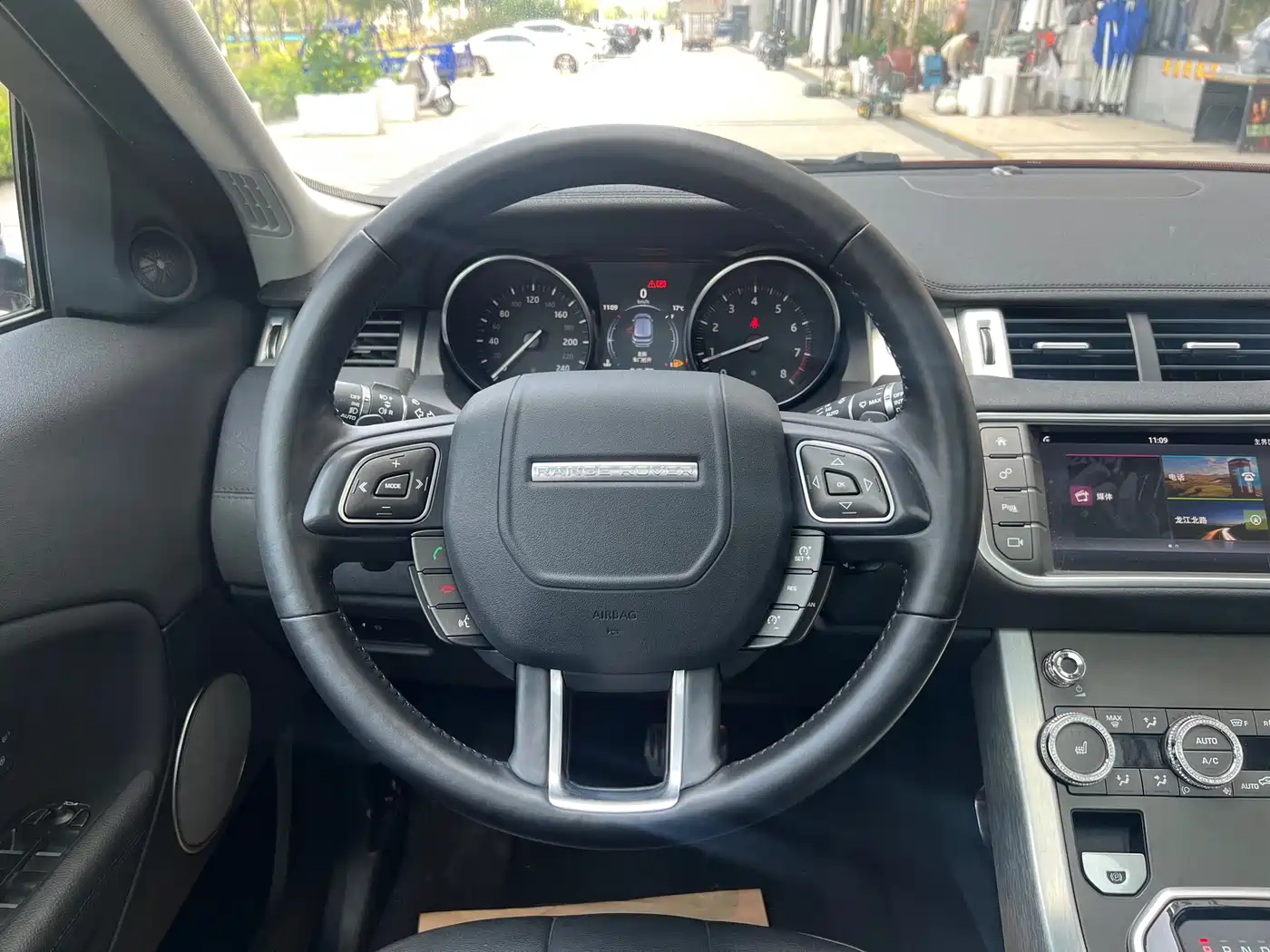 Land Rover Range Rover Evoque 2017 2.0T SE Smart Shine Edition фото 10
