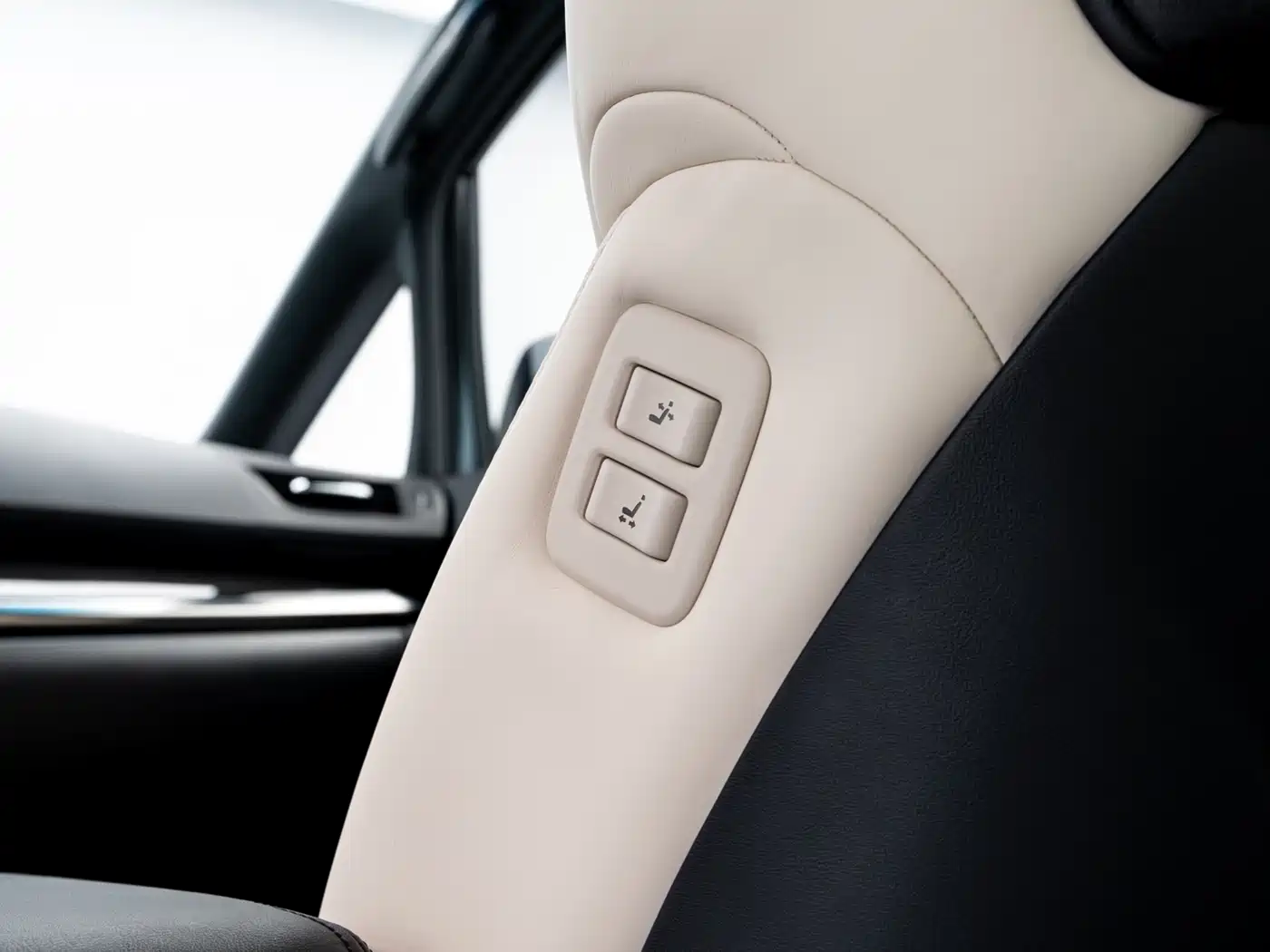 Lexus LM 2020 300h Seven-Seater Elegance Edition фото 11