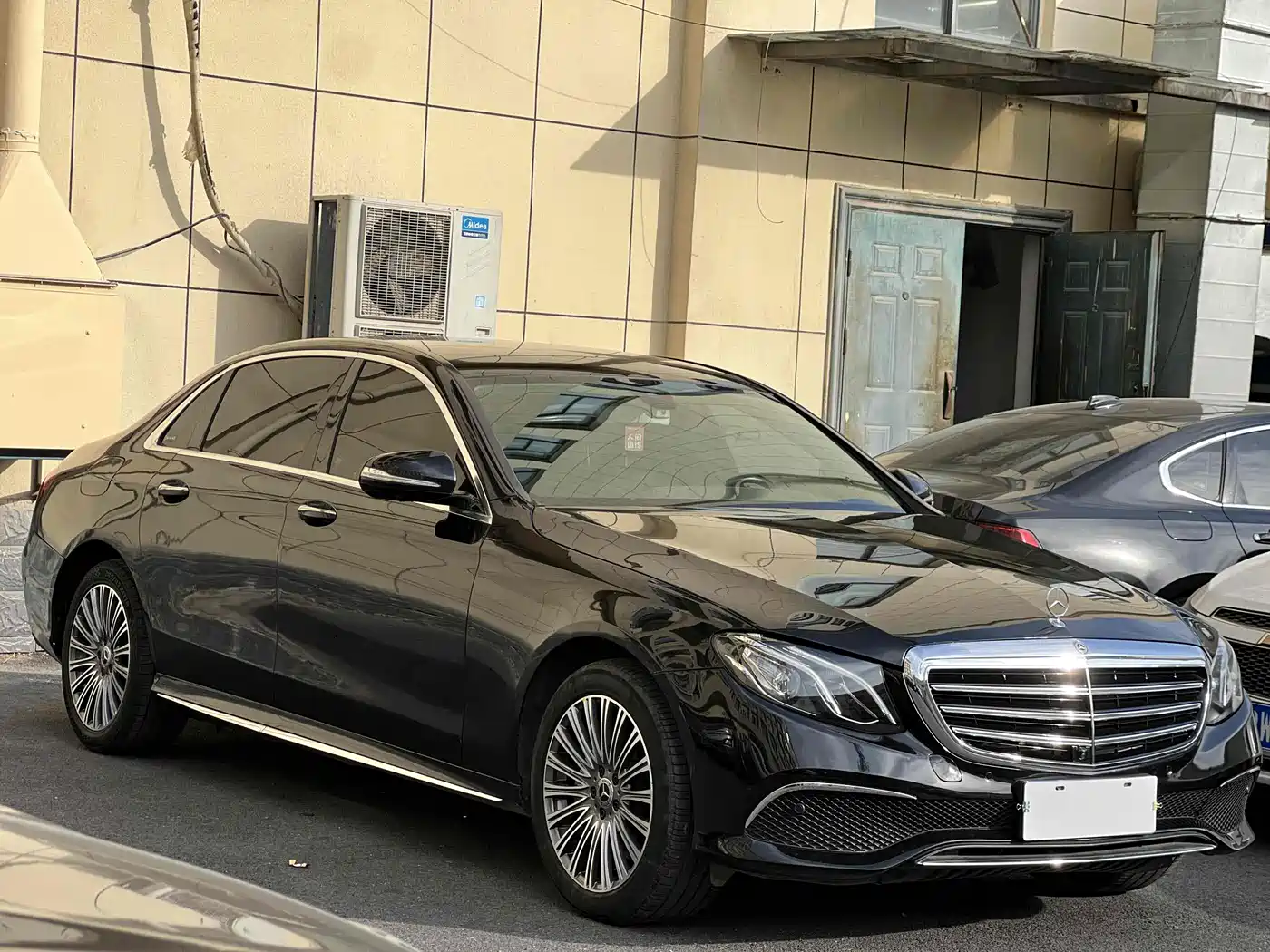 Mercedes-Benz E-Class 2019 E 300 L Luxury фото 3
