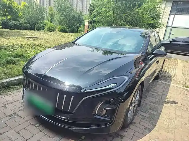 Hongqi E-QM5 2024