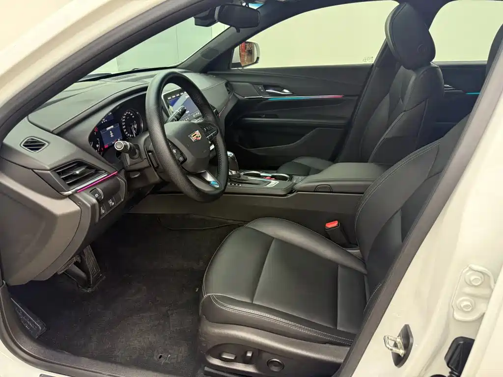 Cadillac CT4 2023 2022 28T Fashion Style