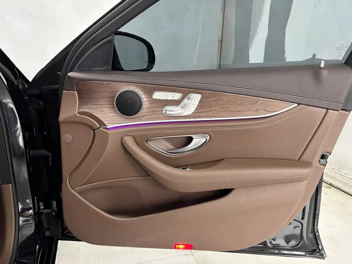 Mercedes-Benz E-Class New Energy 2022 Facelift II E 350 e L Plug-in Hybrid Sedan фото 25