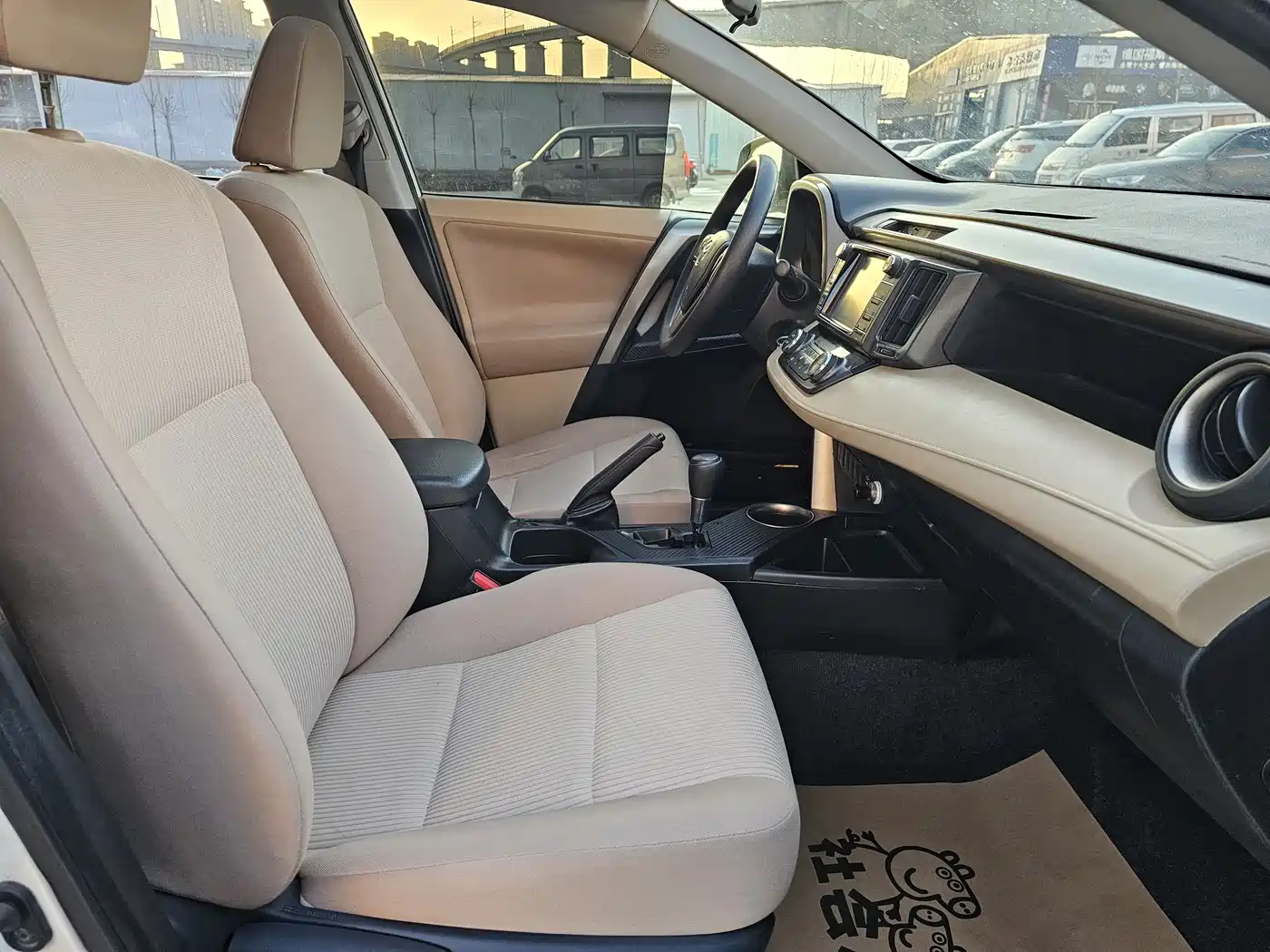 Toyota RAV4 Rongfang 2015 2.0L CVT 2WD Trend Edition фото 9