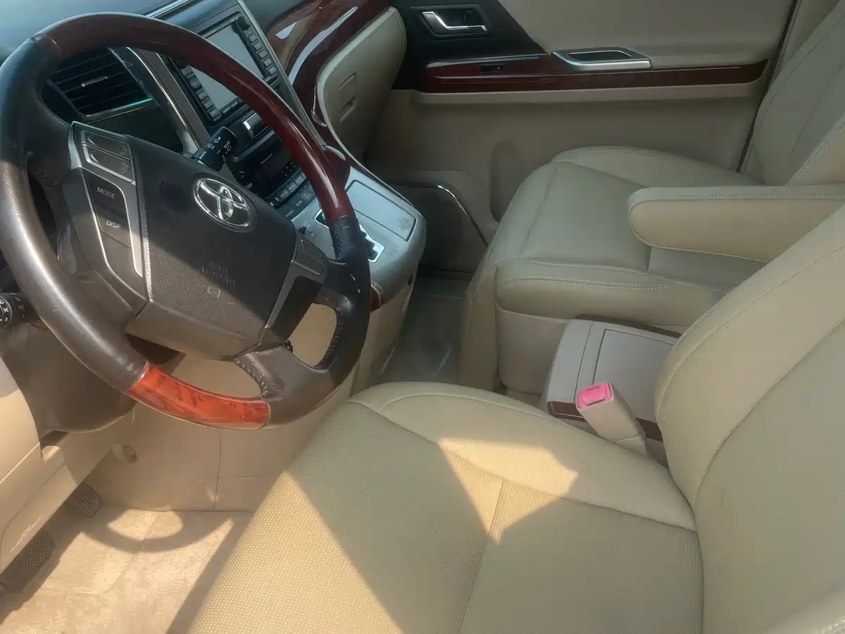 Toyota Alphard 2011 3.5L Luxury Edition фото 12
