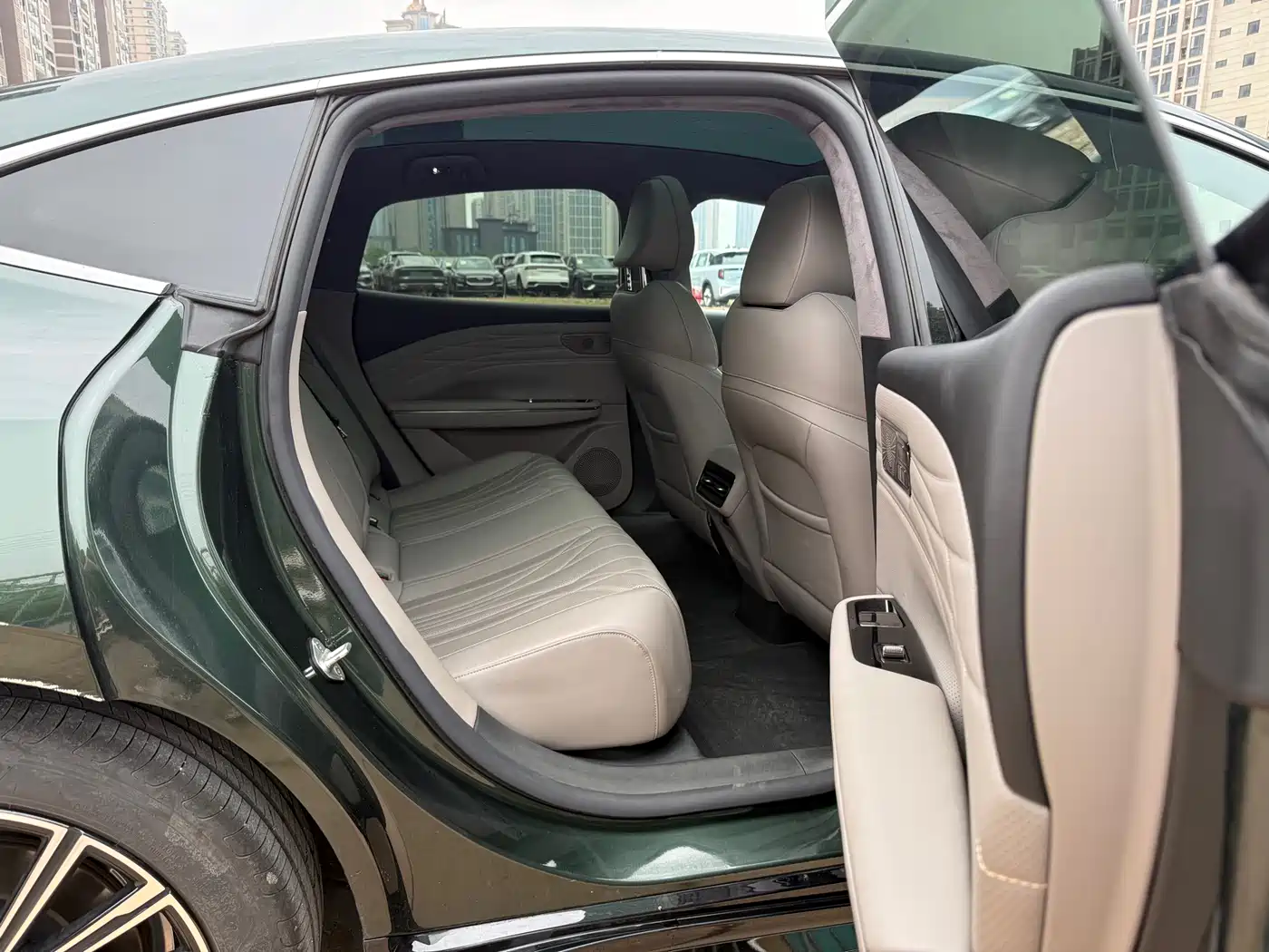 Geely Galaxy Galaxy Xingyao 8 2025 130km EM-i Premium Edition фото 15