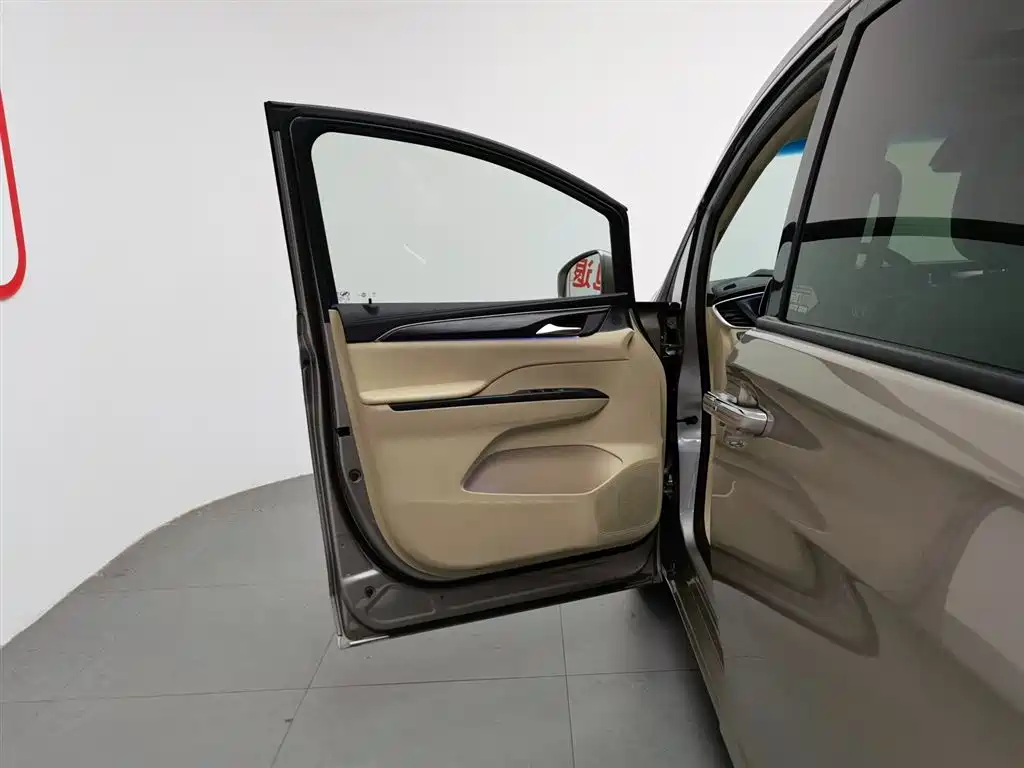 Buick GL8 2023 ES Landmaster Luxury фото 16