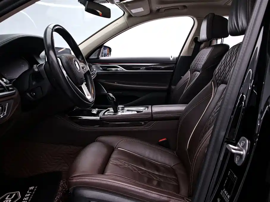 BMW 7 Series 2019 730Li Luxury Package фото 12