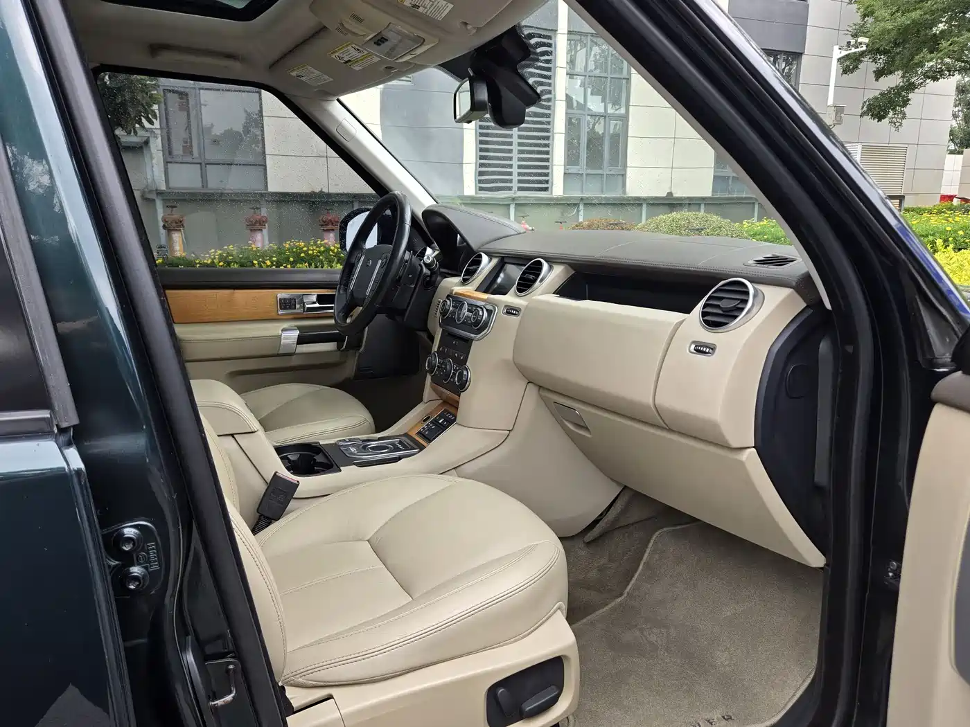 Land Rover Discovery 2015 3.0 SC V6 HSE фото 5