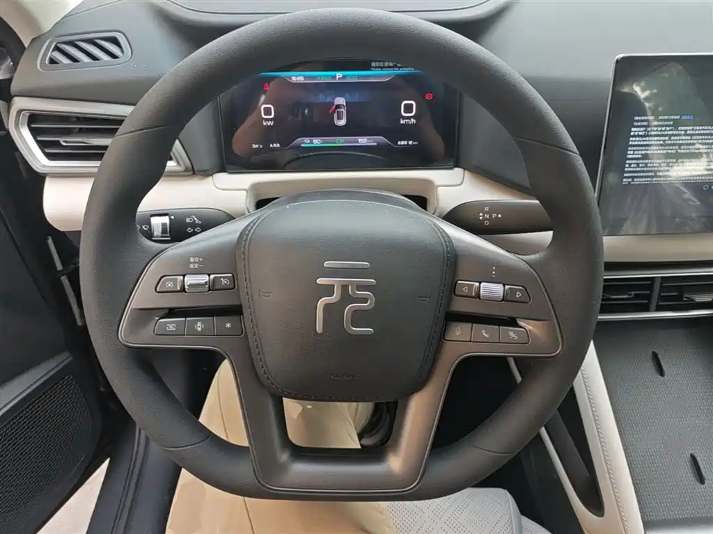 BYD Yuan UP 2025 Model 301KM Navigator фото 11