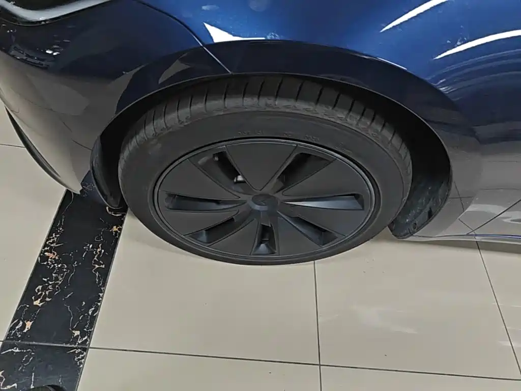 Tesla Model 3 2026 2025 Model Year Facelift Rear-Wheel Drive