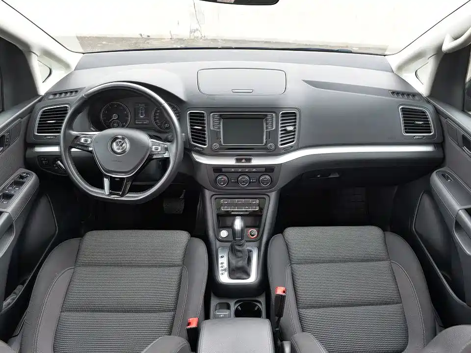 Volkswagen Sharan 2018 380TSI Comfort 7-Seater фото 10
