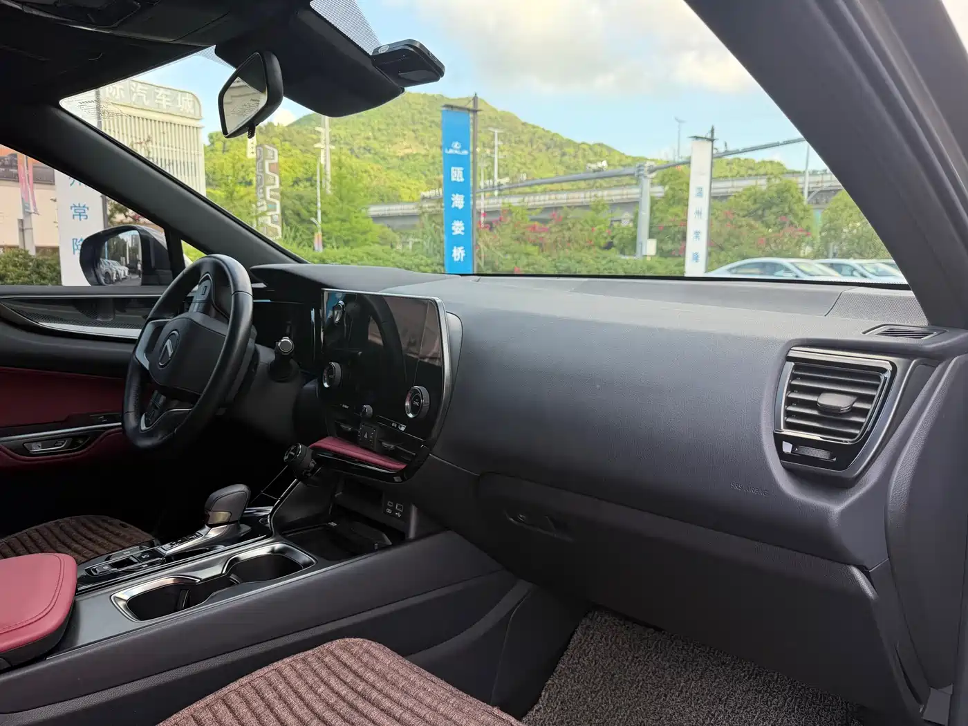 Lexus NX 2023 350h FWD Joy Creation Edition фото 6