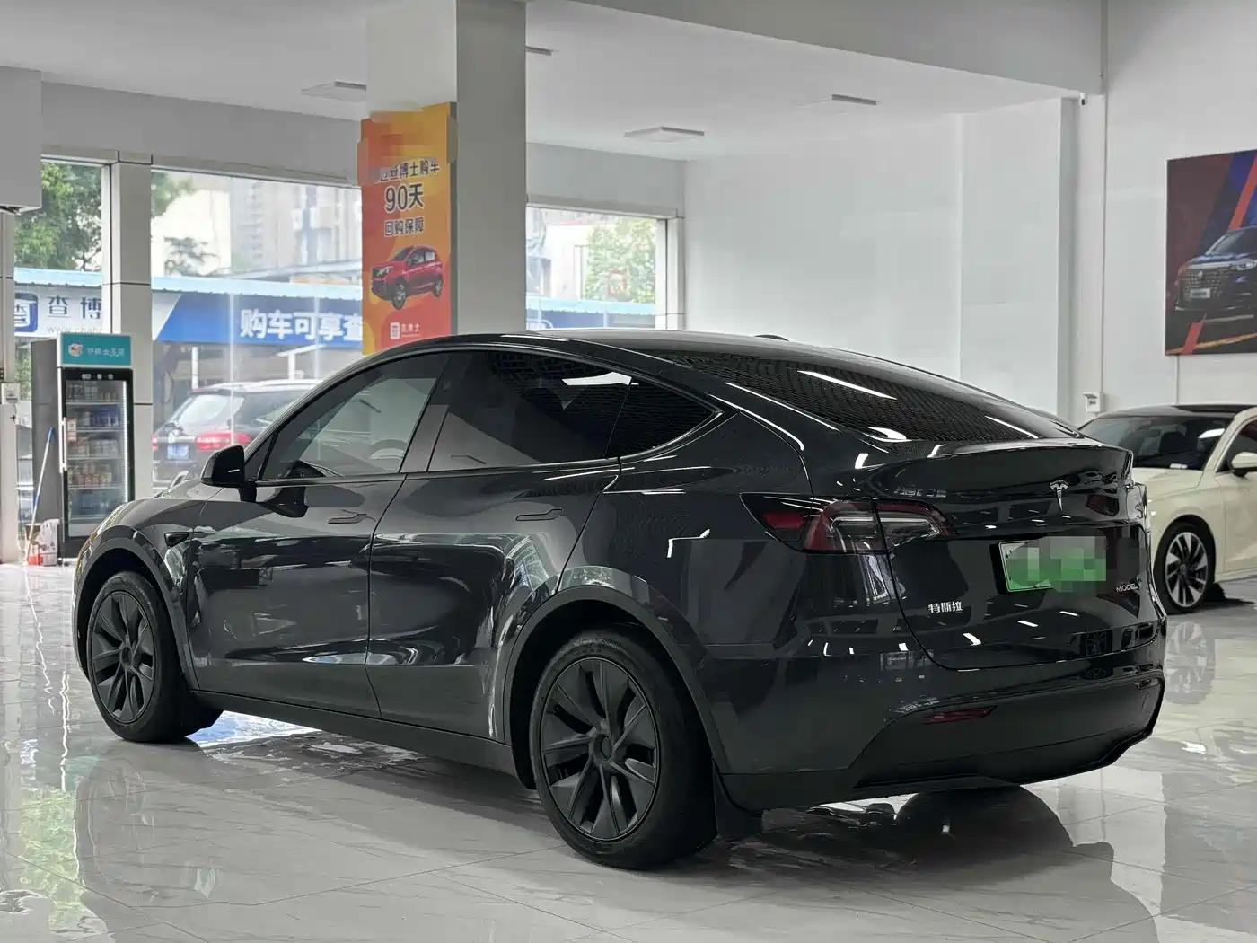 TESLA MODEL Y
