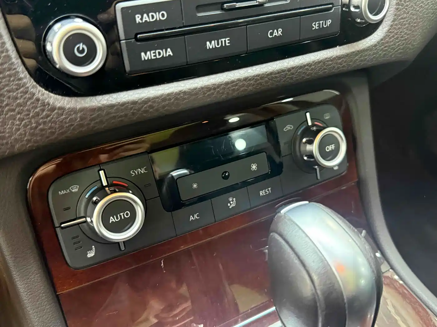 Volkswagen Touareg 2014 3.0TSI New Edge Edition фото 15