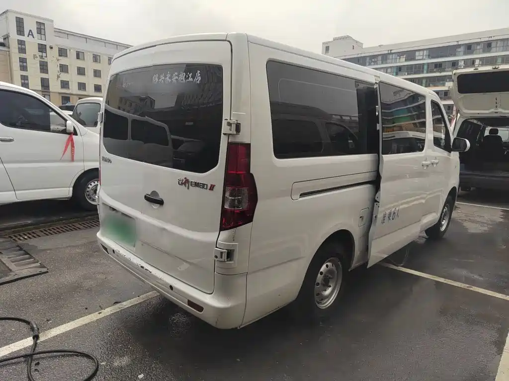 Changan Kaicheng Changan Ruixing EM80 2025 2025 Passenger Version Comfort 6-seater 300km Dual Swing Doors