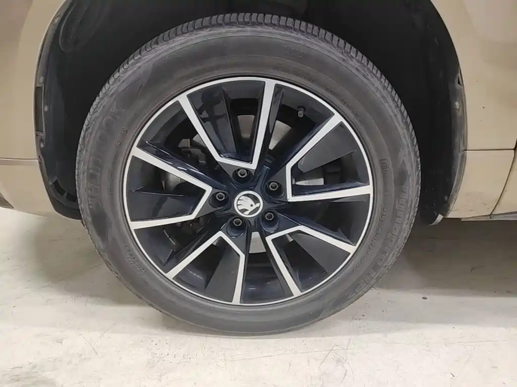 Фото 23 - Škoda Karoq
