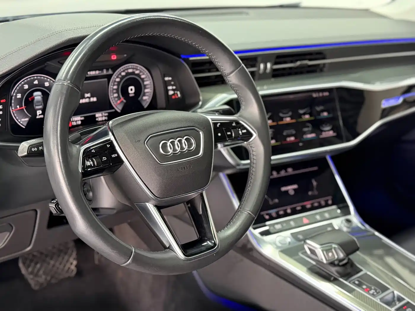 Фото 12 - Audi A6L