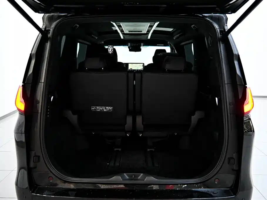 Lexus LM 2023 500h 6-Seater Prestige Edition фото 40