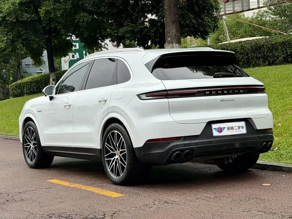 Photo 4 - Porsche Cayenne New Energy