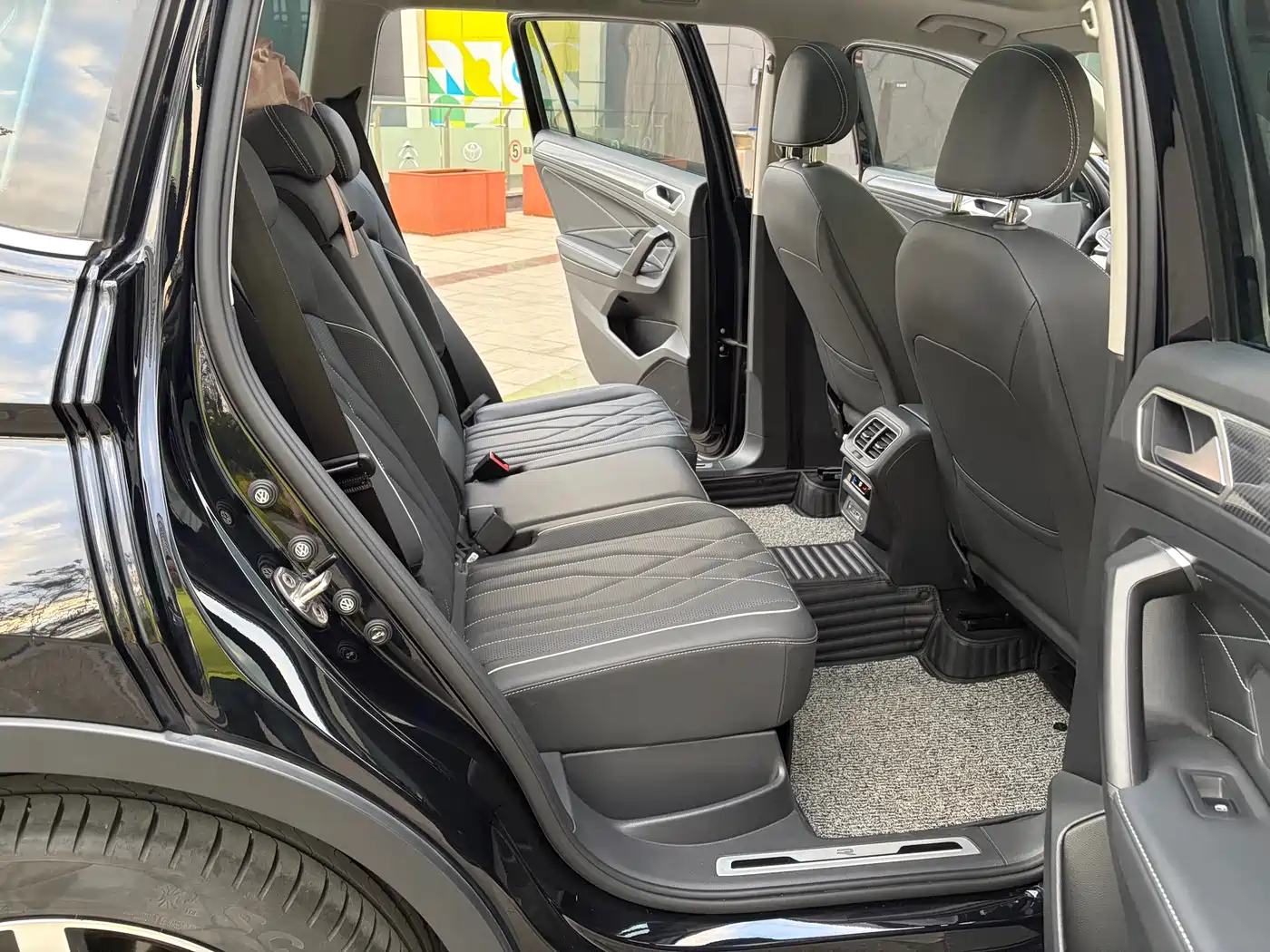 Volkswagen Tiguan L 2022 330TSI Auto 2WD R-Line Premium Edition фото 15