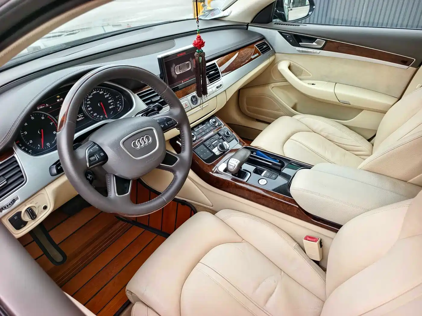 Audi A8 2012 A8L 45 TFSI quattro Comfort фото 16